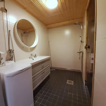 Kuukkeli Teerenpesue F 46 Hotel